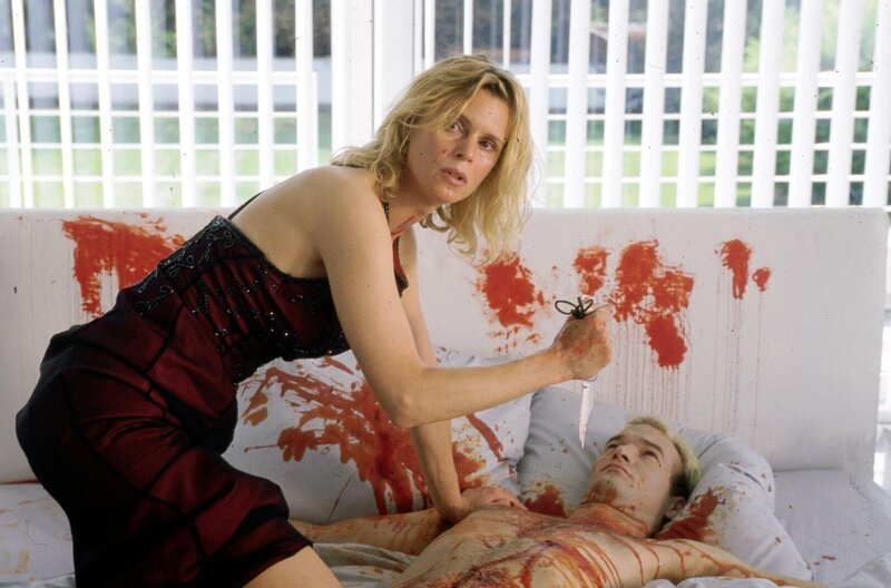 Die Kommissare kommen zu spät. Doris Büssow (Leslie Malton, l.) hat den Stricher umgebracht. – Bild: Dobrivoie Kerpenisan