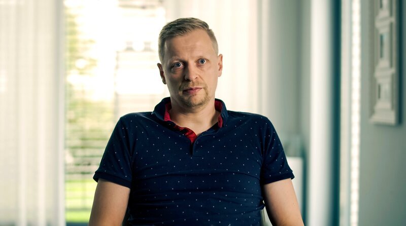 Lehrer und ehemaliger Arminia-Spieler Manuel Hornig im Interview. – Bild: WDR/​eitelsonnenschein