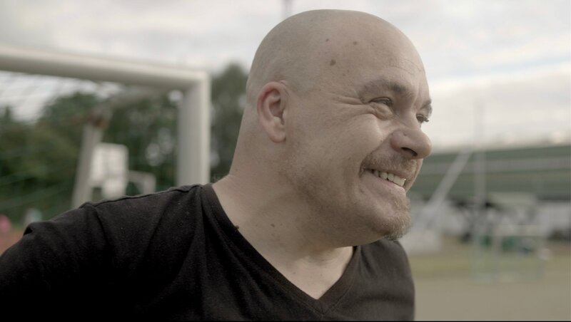 Eichi trainiert seine Mannschaft mit viel Leidenschaft. – Bild: ZDF und Christian Trieloff Eichi trainiert seine Mannschaft mit viel Leidenschaft. – Bild: ZDF und Christian Trieloff