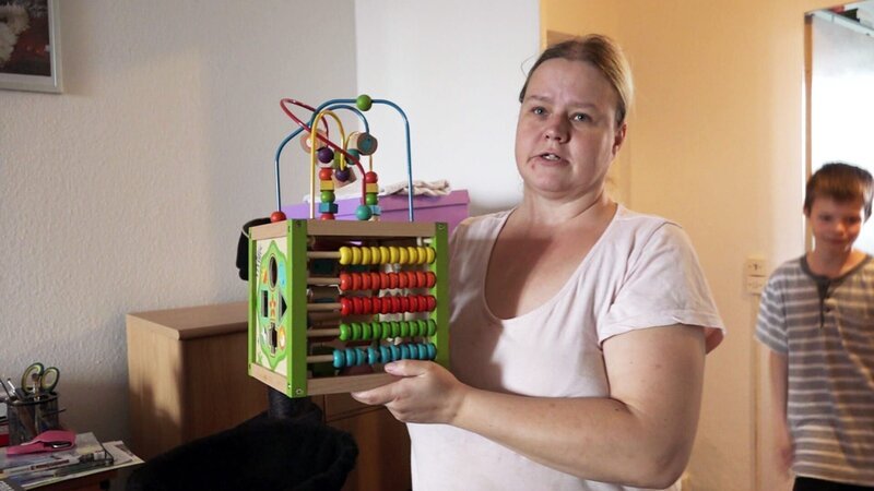 Sandra und die ganze Familie feiert den ersten  Geburtstag des kleinen Dave Martin – Bild: RTL Zwei