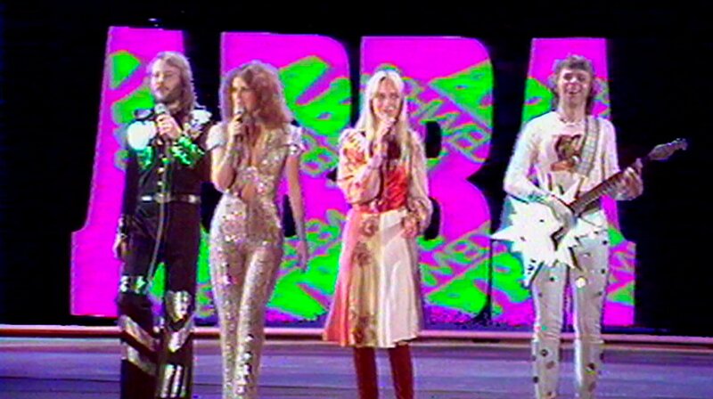 Die Ohrwürmer der 70er nonstop. Mit Welthits von Abba, Cat Stevens, Bonnie Tyler, Smokie, Harpo und Mungo Jerry. – Bild: rbb/​DRA