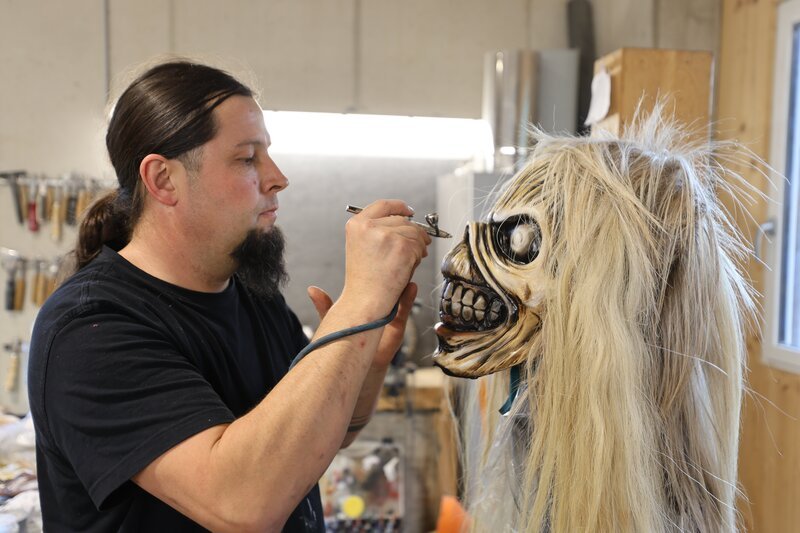 Michael Lang, Künstler und Bildhauer. – Bild: ServusTV /​ Wick Media