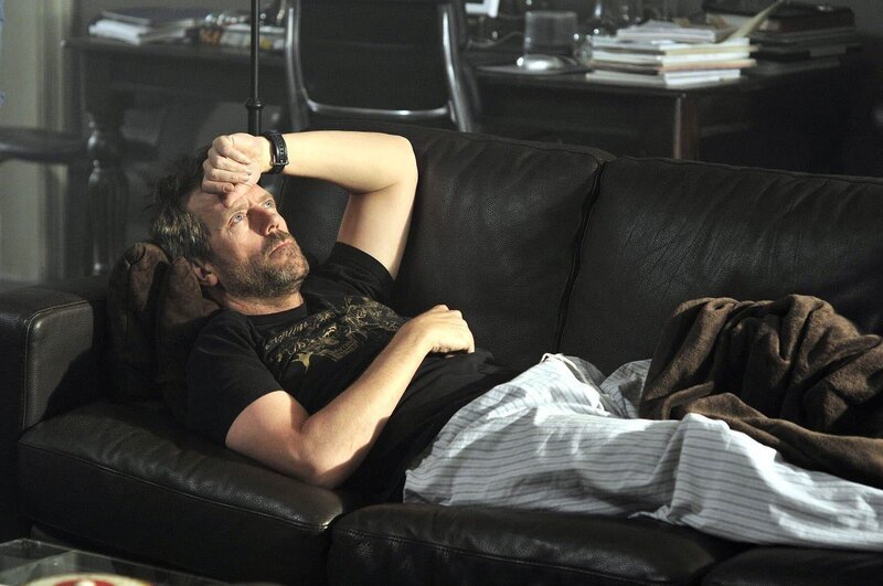House (Hugh Laurie) ist fast nicht mehr er selbst und wird immer mehr von Ambers Geist in Besitz genommen. – Bild: NBC/​Darren Michaels /​ MPP