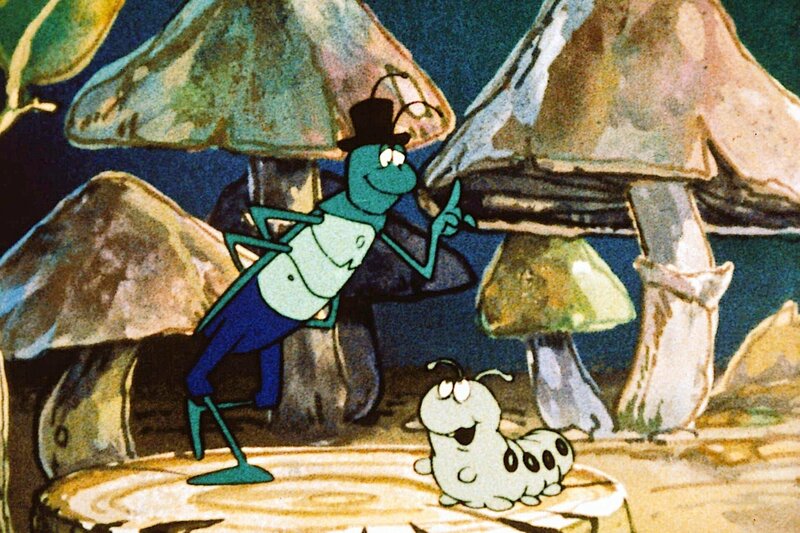 Flip, der Grashüpfer, tanzt mit einer kleinen Raupe und singt aus lauter Lebensfreude ein Lied. – Bild: ORF/​ZDF/​Apollo-Film