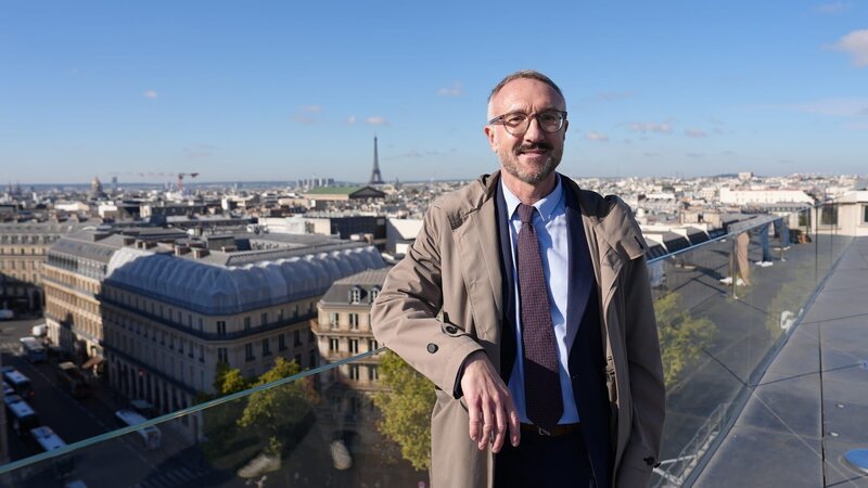 Autor und Sprachlehrer Frank Gröninger in Paris. – Bild: ZDF und Tom Fritzsche