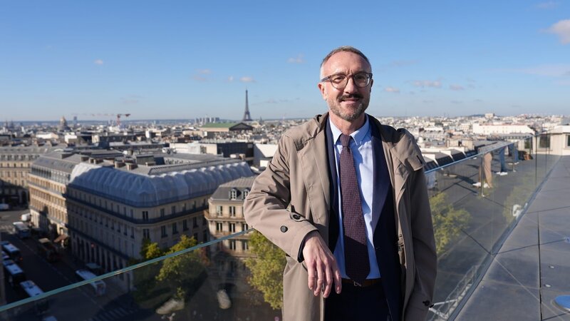 Autor und Sprachlehrer Frank Gröninger in Paris. – Bild: ZDF und Tom Fritzsche