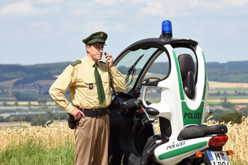 Lars Weström (Polizist Meier). – Bild: ORF 2
