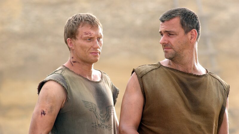 Szene aus „Rom“: Kevin McKidd (Lucius Vorenus), Ray Stevenson (Titus Pullo). – Bild: ORF/​EOS Entertainment