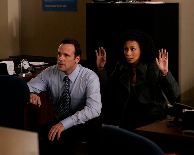 (l-r) Tom Verica as Jake Hunter, Tamara Tunie as M.E. Warner – Bild: Will Hart /​ Universal Network Television