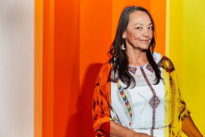 Tantoo Cardinal as Sue Lynn Blackbird – Bild: ORF/​Disney/​ABC/​Maarten de Boer