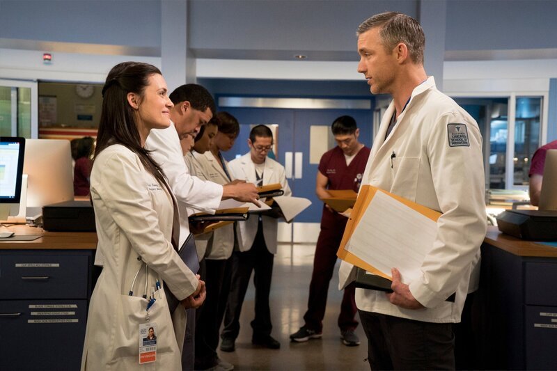 CHICAGO MED -- „Timing“ Episode 118 -- Pictured: (l-r) Torrey DeVitto as Dr. Natalie Manning, Jeff Hephner as Jeff Clarke. – Bild: NBCUniversal Media, LLC