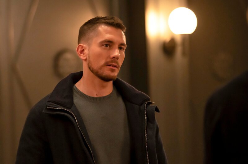 Brent Antonello as Det. Jamie Whelan – Bild: NBC /​ Die Verwendung ist nur bei redaktioneller Berichterstattung im Rahmen einer Programmankündigung ab 2 Monate vor der ersten Auss /​ © 2022 Universal Television LLC. ALL RIGHTS RESERVED.