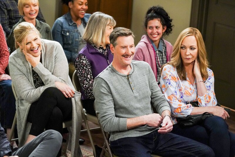 Kristen Johnston (Tammy), Mark Fite (Wendell), Allison Janney (Bonnie). – Bild: ORF/​Tele-München/​Warner/​CBS/​Michael Yarish