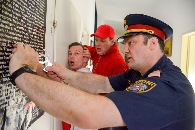 (v.li.): Mathias Hacker (Yuppie), Holger Schober (Roman Mohacsi), Martin Leutgeb (Mathias Gerber). – Bild: ORF/​Hubert Mican