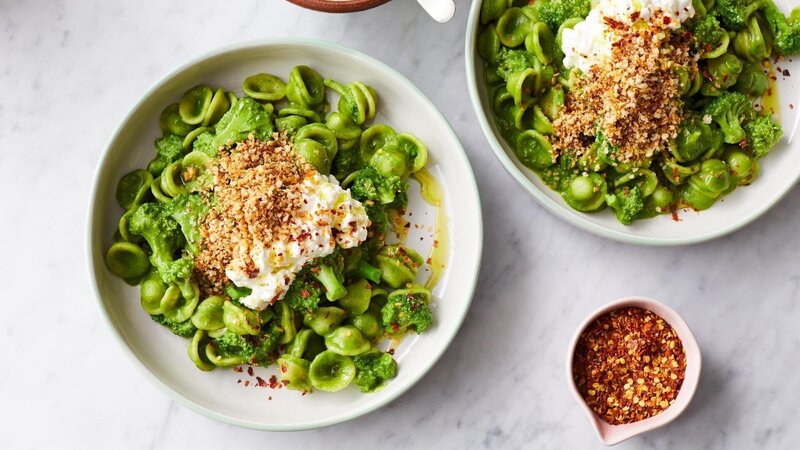 Grüne Orecchiette – Bild: RTL /​ Jamie Oliver Enterprises Ltd. /​ James Verity