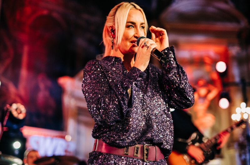 SWR3 Weihnachtskonzert mit Sarah Connor am 18.12.23 im Casino in Baden-Baden. – Bild: SWR3/​Niko Neithardt