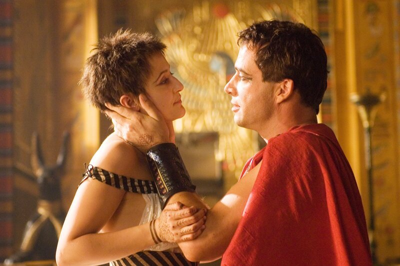 Marc Anton (James Purefoy) ist nicht mehr er selbst. Er steht ganz unter dem Einfluss von Kleopatra (Lyndsey Marshal). – Bild: Sky Atlantic