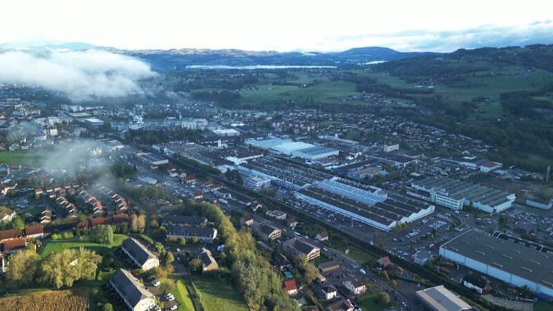 „Hauptstadt der Bratpfanne“ – In der Tefal-Firmenzentrale im französischen Rumilly werden seit über 60 Jahren Teflon-Pfannen gefertigt. – Bild: ZDF und Studio Fact „Hauptstadt der Bratpfanne“ – In der Tefal-Firmenzentrale im französischen Rumilly werden seit über 60 Jahren Teflon-Pfannen gefertigt. – Bild: ZDF und Studio Fact