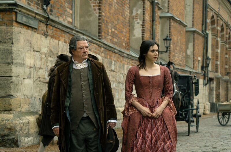 Leopold (Peter Kurth) und Maria Anna Mozart (Havana Joy). – Bild: WDR/​Armands Virbulis