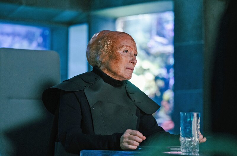 Maren Kroymann wagt einen intergalaktischen Perspektivwechsel. – Bild: Radio Bremen/​Simon Jakeman