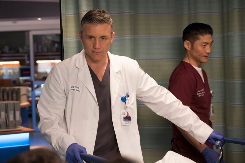 -- „Prisoner’s Dilemma“ Episode 215 -- Pictured: (l-r) Jeff Hephner as Jeff Clarke, Brian Tee as Dr. – Bild: NBCUniversal Media, LLC