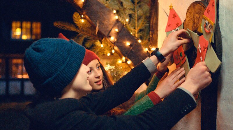 Lasse (Albert Rosin Harson) und Tinka (Josephine Chavarria Højbjerg) in Søgaard – Bild: MDR/​TV2/​Cosmo Film