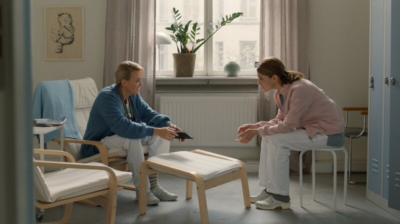 Beste Freundinnen: Clara (Josephine Bornebusch) und Sasha (Nina Zanjani, re.). – Bild: Viaplay/​Ragna Jorming