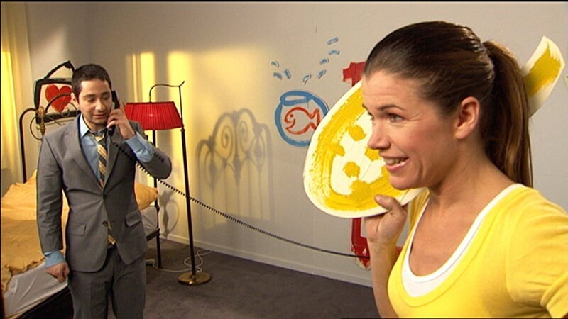 Anke hat ganz viel zu erzählen, mit wem sie wohl telefoniert? – Bild: WDR