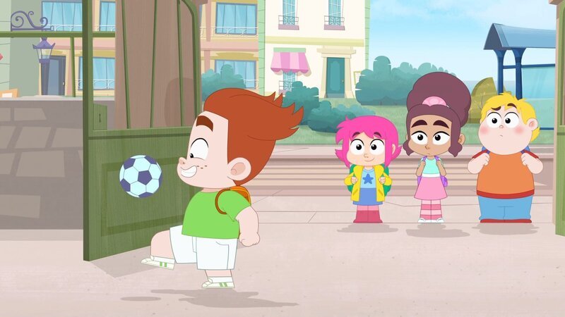 Rebecca (2.v.l.) erklärt ihren erstaunten Freunden Nadine (3.v.l.) und Francois (r.), dass der sonst so fiese Pierrick (l.) nun auch ihr guter Freund ist. – Bild: ZDF/​Ernest & Rebecca (c) 2018 – Media Valley