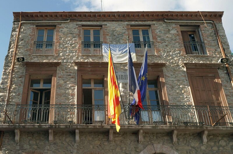 In Prades wird ein vergessenes Gemälde wiederentdeckt und weckt großes Interesse, wodurch die Gebote in die Höhe schnellen. – Bild: Elephant Doc