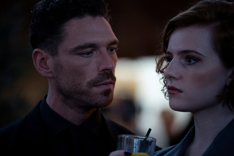 l-r: James Nelson-Joyce als Michael Kavanagh, Hannah Onslow als Diana Williams – Bild: James Stack /​ Sony /​ LBP-TV 2 Limited