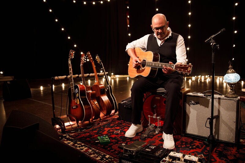 Hannes Ringlstetter. – Bild: Celina Pratter /​ Lang & Lenner GmbH