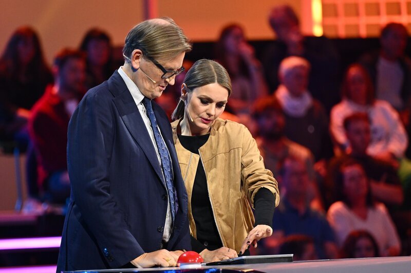 Carsten (l.); Martina Hill (r.) – Bild: Joyn /​ Willi Weber