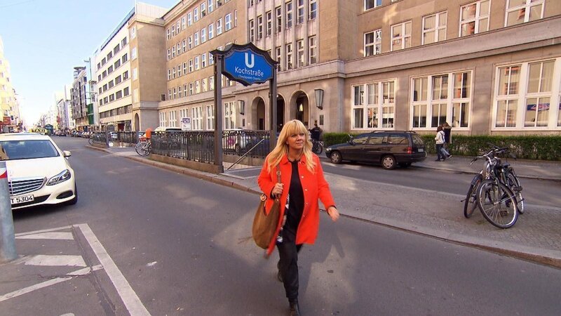 Auf der Suche nach Elviras Schwestern reist Julia Leischik (Bild) nach Schweden, doch wie werden die Frauen reagieren, wenn Julia ihnen eröffnet, dass sie noch eine Schwester in Deutschland haben? – Bild: © SAT.1