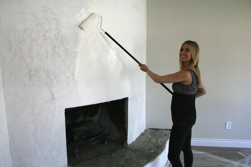 Auf Christina und ihren Mann wartet besonders viel Arbeit, als sie ein Haus kaufen, ohne es zuvor besichtigen zu können … – Bild: © 2015, HGTV/​Scripps Networks, LLC. All Rights Reserved