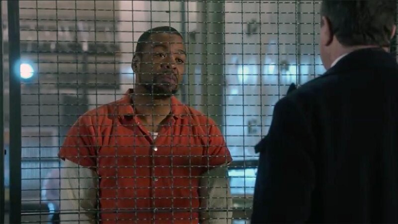 Während Danny und Baez den Mord an einem Gang-Anführer untersuchen, versucht Frank (Tom Selleck, r.) zu schlichten, aber das grausame Morden geht weiter. Muss Frank einen Deal mit Mario Hunt (Method Man, l.) eingehen? – Bild: © 2017 CBS Broadcasting, Inc. All Rights Reserved