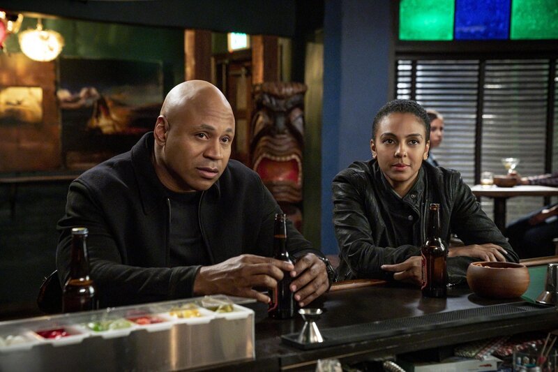 Sam Hanna (LL Coll J, l.); Nicole DeChamps (Marsha Thomason, r.) – Bild: CBS Broadcasting Inc. /​ Sonja Flemming