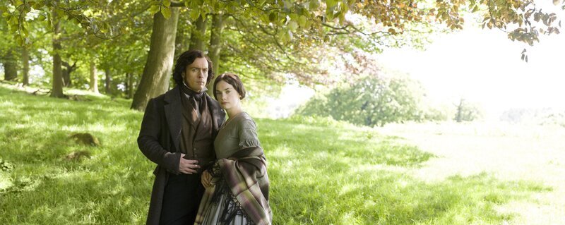 Rochester (Toby Stephens, l.); Jane Eyre (Ruth Wilson, r.) – Bild: BBC /​ Mike Hogan