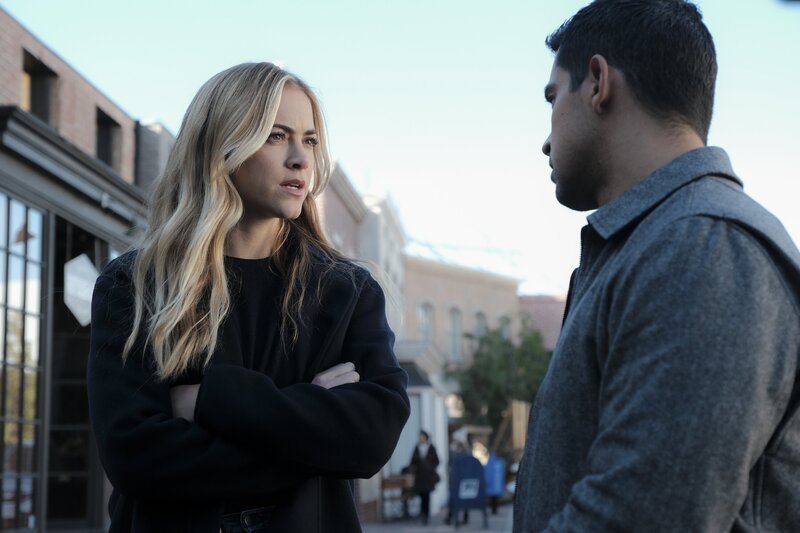 Elli Bishop (Emily Wickersham, l.); Nick Torres (Wilmer Valderrama, r.) – Bild: CBS Broadcasting Inc. /​ Edward Chen