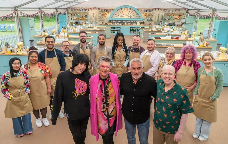 Maisam; Syabira; Abdul; William; James; Sandro; Maxy; Kevin; Janusz; Dawn; Carole; Rebs; Noel Fielding; Prue Leith; Paul Hollywood; Matt Lucas – Bild: Love Productions MMXXII /​ Mark Bourdillon