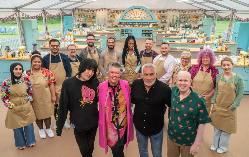 Maisam; Syabira; Abdul; William; James; Sandro; Maxy; Kevin; Janusz; Dawn; Carole; Rebs; Noel Fielding; Prue Leith; Paul Hollywood; Matt Lucas – Bild: Love Productions MMXXII /​ Mark Bourdillon