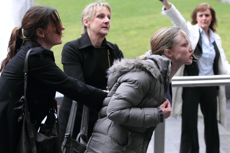 (v.l.n.r.) Rachel Bailey (Suranne Jones); Janet Scott (Lesley Sharp); Hannah Conway (Nichola Burley) – Bild: Red Production Co Ltd /​ ITV plc /​ Matt Squire