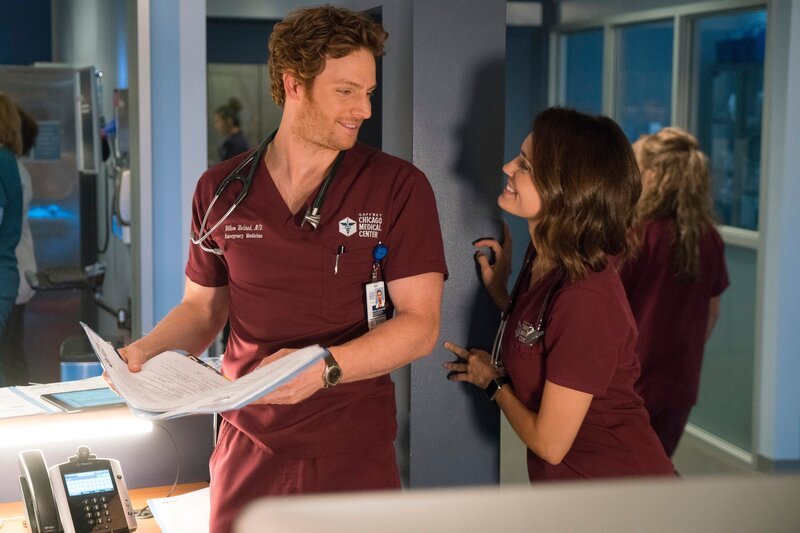 Chicago Med Staffel 3 Folge 3 Flirt auf der Notfallstation: Nick Gehlfuss als Dr. Will Halstead, Torrey DeVitto als Dr. Natalie Manning – Bild: SRF/​NBC Universal