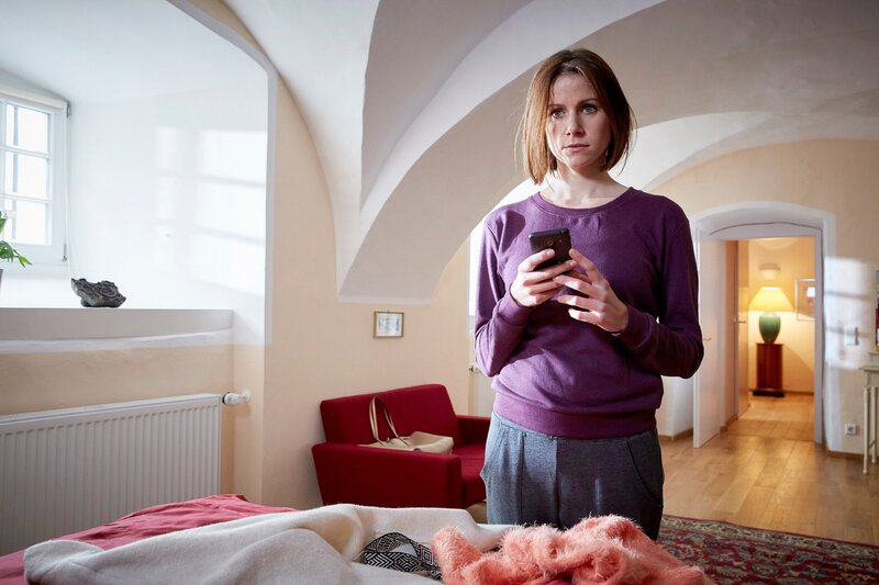 Um auf die Spur einer Sekte kommen, die eine Klinik für Burnout-Patienten betreibt, ermittelt Jenny Dorn (Katrin Heß) dort undercover und ist völlig auf sich allein gestellt. – Bild: RTL /​ Guido Engels