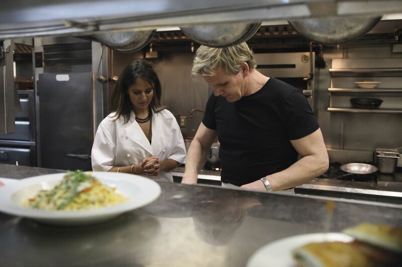 Gordon Ramsay (r.) besucht erneut das Restaurant „Lido“, um zu überprüfen, ob seine Ratschläge befolgt wurden … – Bild: Fox Broadcasting.