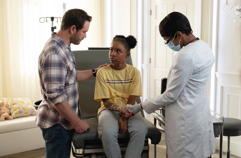 (v.l.n.r.) Brad Wolgast (Mark-Paul Gosselaar); Amy Bellafonte (Saniyya Sidney); Dr. Major Nichole Sykes (Caroline Chikezie) – Bild: Fox and its related entities /​ Erika Doss