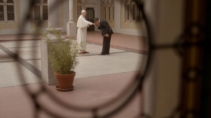 Nachstellung eines Mannes, der den Ring des Papstes küsst – Bild: THE HISTORY CHANNEL /​ Big Media