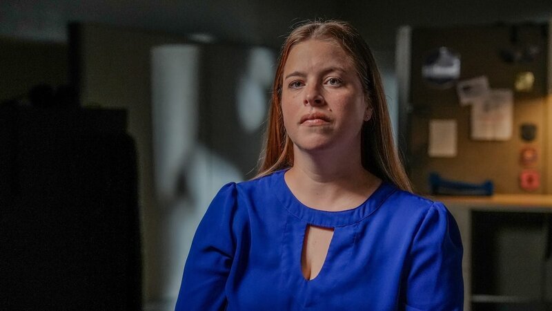 Det. Katie Roszkowski, Master interview – Bild: Warner Bros. Discovery, Inc. or its subsidiaries and affiliates.