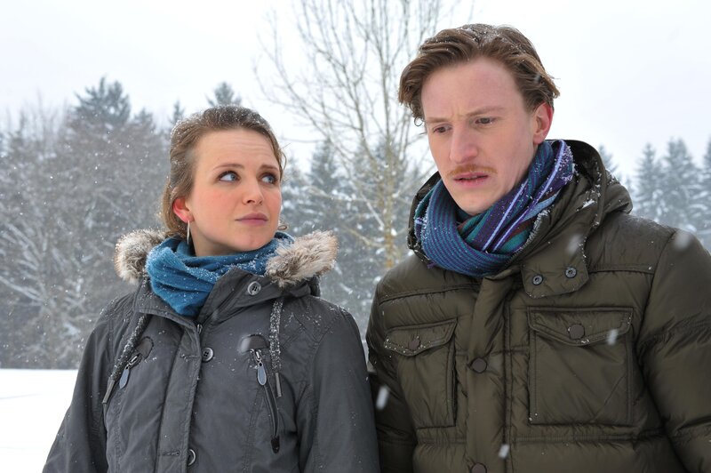 Marie (Annabelle Leip, l.); Hendrik (Golo Euler, r.) – Bild: Ann Paur