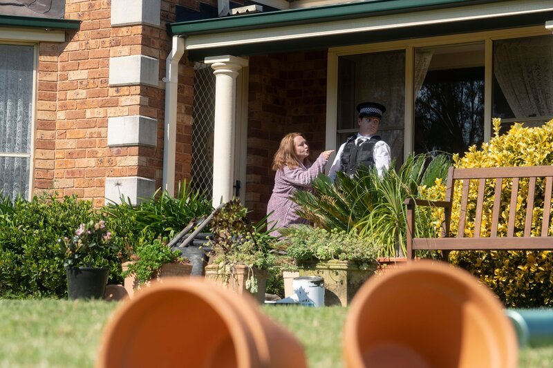 Louise Lotz (l.) – Bild: Jason Martin /​ Crime + Investigation /​ Beyond Productions